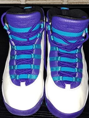 Jordan Black Sneaker Interior with Purple Trim and White Size Tag